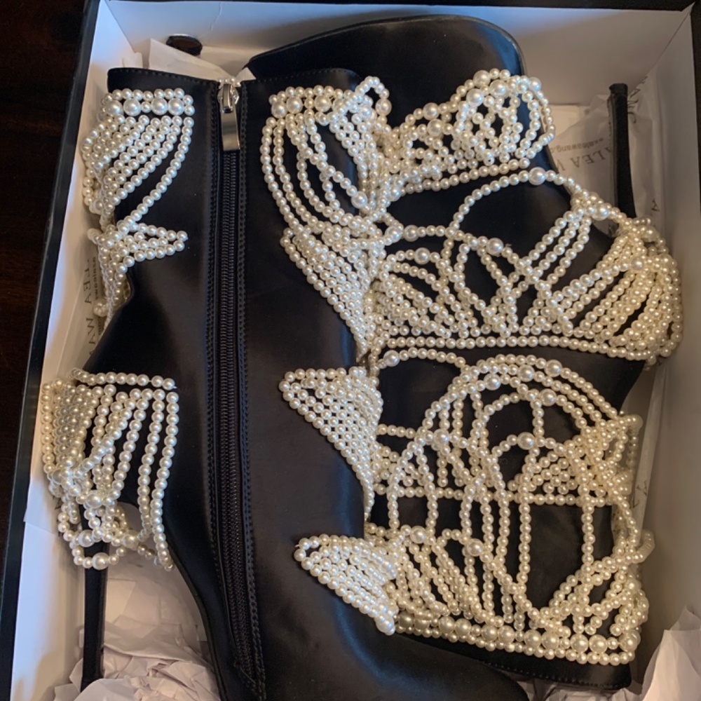 Azalea Wang Black 7.5 Boots Heels - Picture 5 of 6